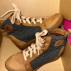 Sorel Evie Tan Lace-Up Boots